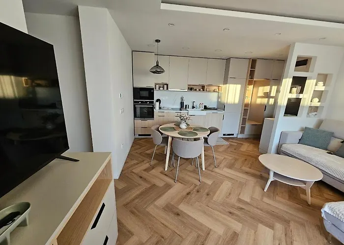 Gold Apartment *